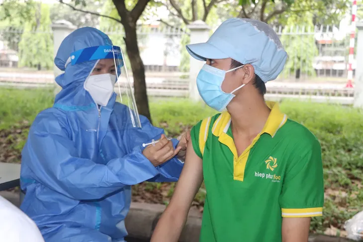 Đồng Nai nhiều ngày liên tục tiêm trên 100.000 liều vaccine/ngày - Ảnh 1. Đồng Nai nhiều ngày liên tục tiêm trên 100.000 liều vaccine/ngày - Ảnh 1.