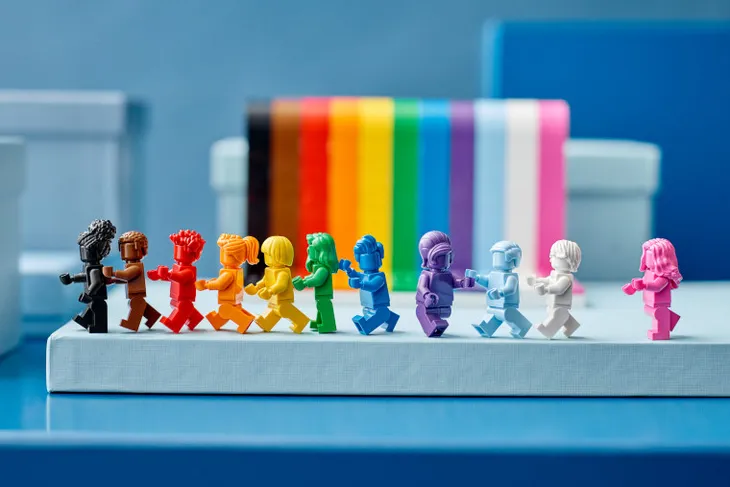 Lego xóa bỏ định kiến giới, không phân loại đồ chơi con trai/con gái - Ảnh 1. Lego xóa bỏ định kiến giới, không phân loại đồ chơi con trai/con gái - Ảnh 1.