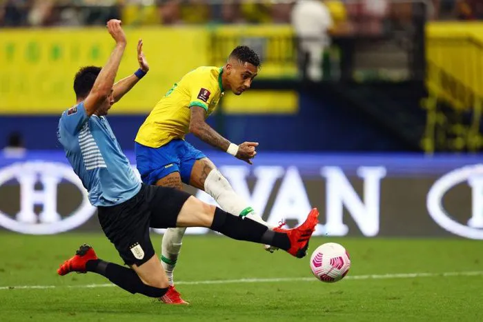 Neymar tỏa sáng, Brazil thắng đậm Uruguay - Ảnh 2. Neymar tỏa sáng, Brazil thắng đậm Uruguay - Ảnh 2.