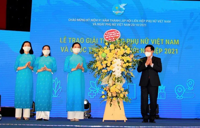 6 tập thể và 10 cá nhân xuất sắc nhận giải thưởng Phụ nữ Việt Nam 2021 - Ảnh 2. 6 tập thể và 10 cá nhân xuất sắc nhận giải thưởng Phụ nữ Việt Nam 2021 - Ảnh 2.