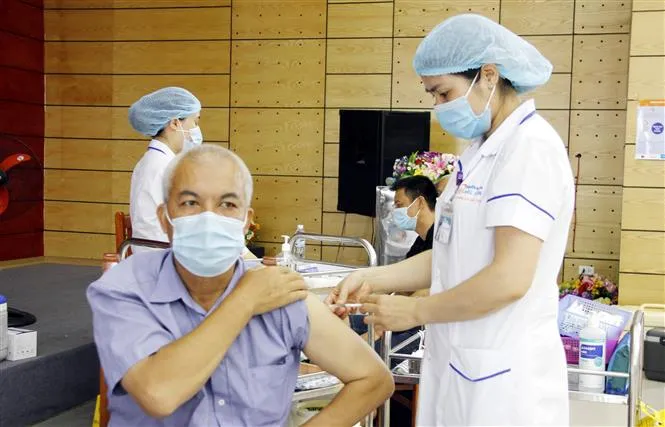 Lạng Sơn: Tỷ lệ bao phủ vaccine COVID-19 mũi 1 cho người từ 18 tuổi trở lên đạt 84% - Ảnh 1. Lạng Sơn: Tỷ lệ bao phủ vaccine COVID-19 mũi 1 cho người từ 18 tuổi trở lên đạt 84% - Ảnh 1.