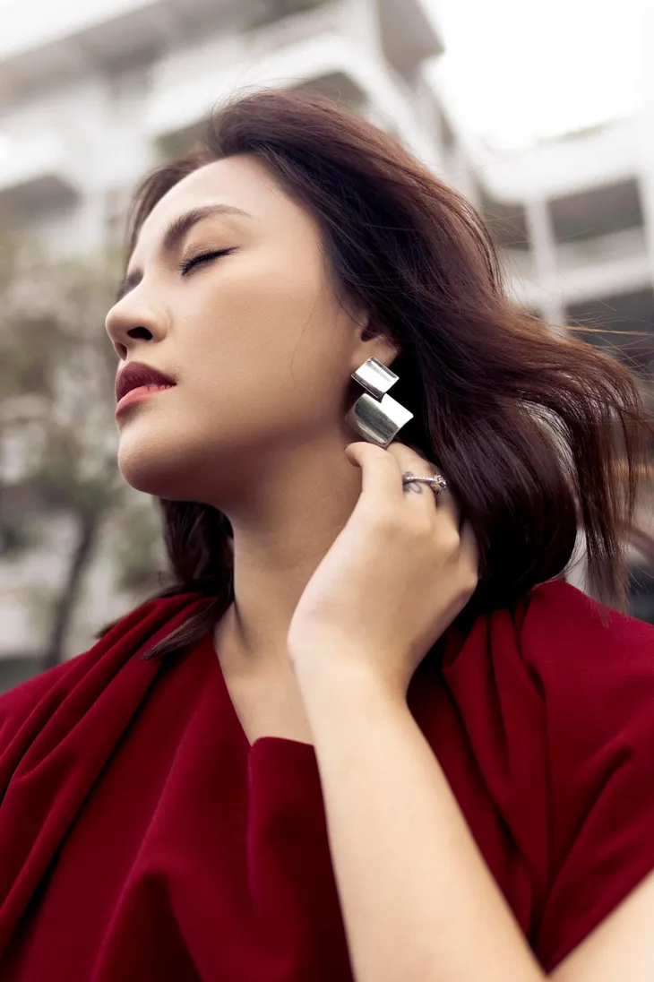 Thu Quỳnh đẹp nao lòng trong bộ ảnh đón thu - Ảnh 1. Thu Quỳnh đẹp nao lòng trong bộ ảnh đón thu - Ảnh 1.
