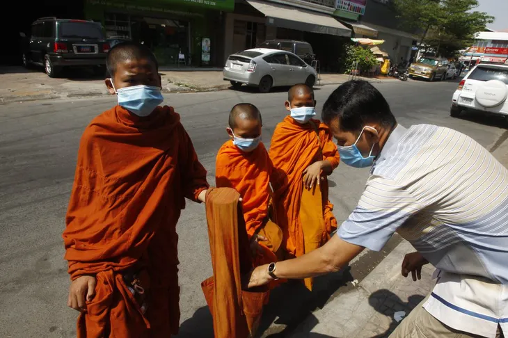 Indonesia trước nguy cơ làn sóng dịch mới, Nga ghi nhận số ca mắc/ngày cao kỷ lục - Ảnh 2. Indonesia trước nguy cơ làn sóng dịch mới, Nga ghi nhận số ca mắc/ngày cao kỷ lục - Ảnh 2.