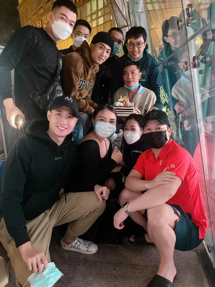 Diễn viên Việt tuần qua: Phương Oanh tìm thấy chân ái, loạt diễn viên vào viện mừng sinh nhật NSND Công Lý - Ảnh 7. Diễn viên Việt tuần qua: Phương Oanh tìm thấy chân ái, loạt diễn viên vào viện mừng sinh nhật NSND Công Lý - Ảnh 7.