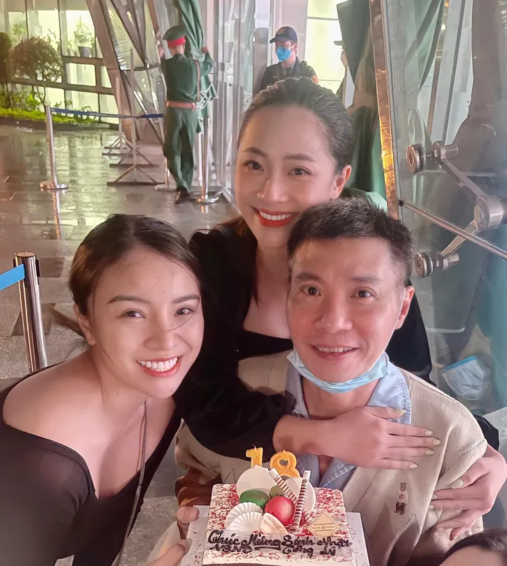 Diễn viên Việt tuần qua: Phương Oanh tìm thấy chân ái, loạt diễn viên vào viện mừng sinh nhật NSND Công Lý - Ảnh 8. Diễn viên Việt tuần qua: Phương Oanh tìm thấy chân ái, loạt diễn viên vào viện mừng sinh nhật NSND Công Lý - Ảnh 8.