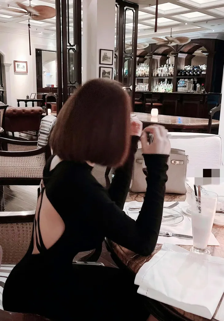 Diễn viên Việt tuần qua: Phương Oanh tìm thấy chân ái, loạt diễn viên vào viện mừng sinh nhật NSND Công Lý - Ảnh 12. Diễn viên Việt tuần qua: Phương Oanh tìm thấy chân ái, loạt diễn viên vào viện mừng sinh nhật NSND Công Lý - Ảnh 12.