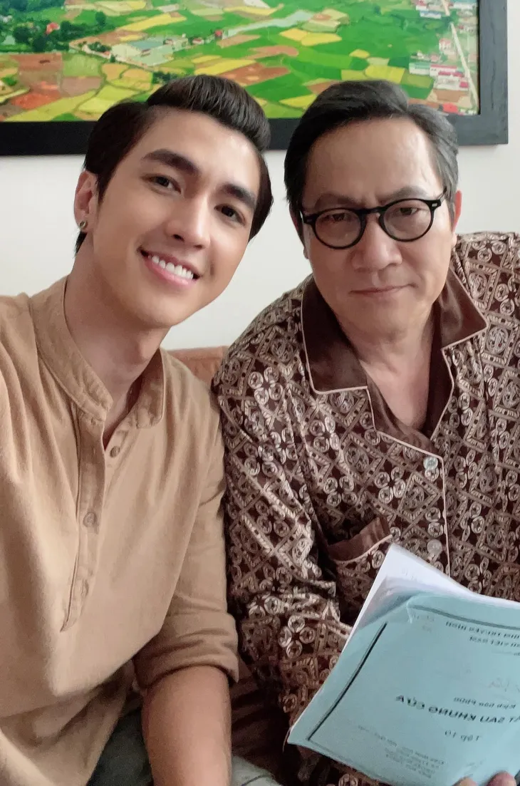 Diễn viên Việt tuần qua: Phương Oanh tìm thấy chân ái, loạt diễn viên vào viện mừng sinh nhật NSND Công Lý - Ảnh 3. Diễn viên Việt tuần qua: Phương Oanh tìm thấy chân ái, loạt diễn viên vào viện mừng sinh nhật NSND Công Lý - Ảnh 3.