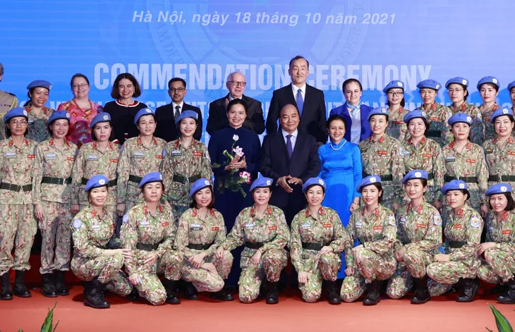 Chủ tịch nước: Chiến sĩ mũ nồi xanh đại diện cho dân tộc Việt Nam yêu hòa bình - Ảnh 2. Chủ tịch nước: Chiến sĩ mũ nồi xanh đại diện cho dân tộc Việt Nam yêu hòa bình - Ảnh 2.