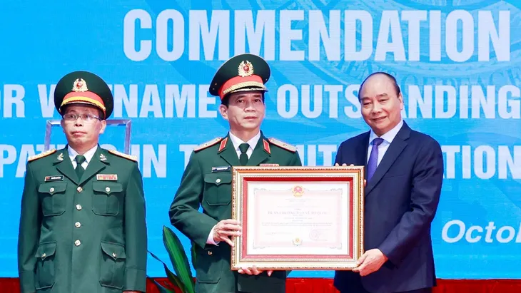 Chủ tịch nước: Chiến sĩ mũ nồi xanh đại diện cho dân tộc Việt Nam yêu hòa bình - Ảnh 1. Chủ tịch nước: Chiến sĩ mũ nồi xanh đại diện cho dân tộc Việt Nam yêu hòa bình - Ảnh 1.