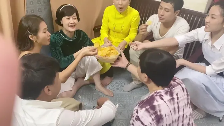 Cảnh không ngờ sau lễ ăn hỏi trong 11 tháng 5 ngày - Ảnh 2. Cảnh không ngờ sau lễ ăn hỏi trong 11 tháng 5 ngày - Ảnh 2.