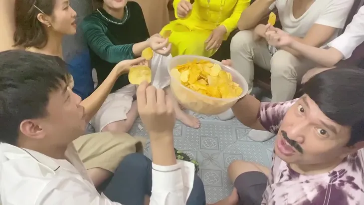 Cảnh không ngờ sau lễ ăn hỏi trong 11 tháng 5 ngày - Ảnh 4. Cảnh không ngờ sau lễ ăn hỏi trong 11 tháng 5 ngày - Ảnh 4.
