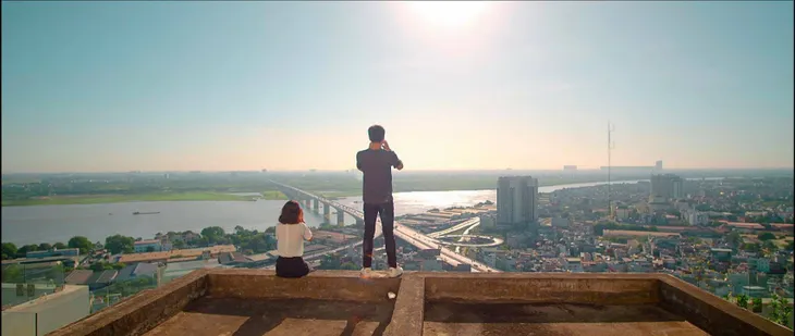 Bối cảnh hẹn hò trên cao view cực hút mắt trong 11 tháng 5 ngày - Ảnh 7. Bối cảnh hẹn hò trên cao view cực hút mắt trong 11 tháng 5 ngày - Ảnh 7.