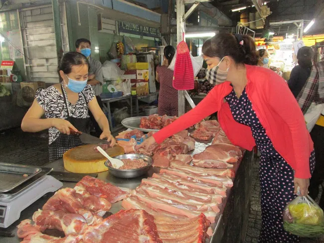 Người chăn nuôi lợn đang khóc dở, mếu dở - Ảnh 2. Người chăn nuôi lợn đang khóc dở, mếu dở - Ảnh 2.