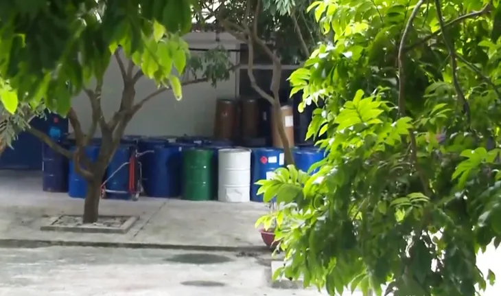 Bất cập xưởng sản xuất sơn nằm giữa khu dân cư - Ảnh 2.
