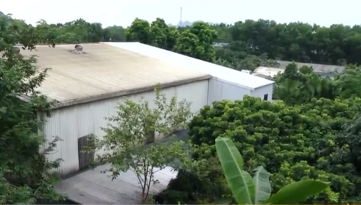Bất cập xưởng sản xuất sơn nằm giữa khu dân cư - Ảnh 1.