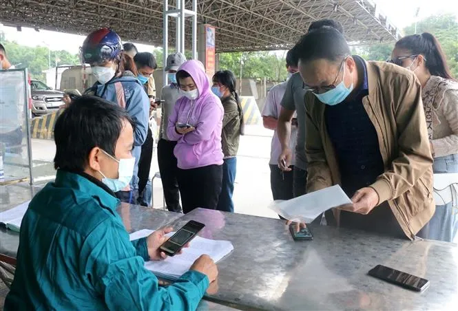 Từ 0h ngày 19/10, Thanh Hóa dừng kiểm tra giấy xét nghiệm COVID-19 - Ảnh 1. Từ 0h ngày 19/10, Thanh Hóa dừng kiểm tra giấy xét nghiệm COVID-19 - Ảnh 1.