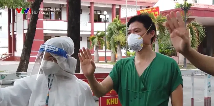Tầng thứ 3: Bên trong Tầng sinh tử điều trị bệnh nhân COVID-19 nặng và nguy kịch - Ảnh 9. Tầng thứ 3: Bên trong Tầng sinh tử điều trị bệnh nhân COVID-19 nặng và nguy kịch - Ảnh 9.