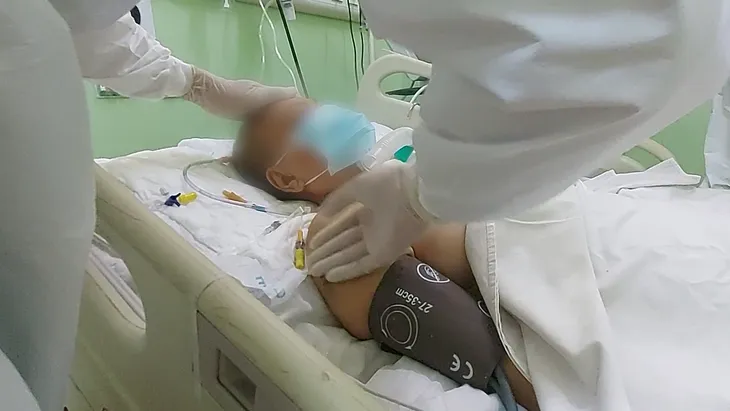 Tầng thứ 3: Bên trong Tầng sinh tử điều trị bệnh nhân COVID-19 nặng và nguy kịch - Ảnh 1. Tầng thứ 3: Bên trong Tầng sinh tử điều trị bệnh nhân COVID-19 nặng và nguy kịch - Ảnh 1.