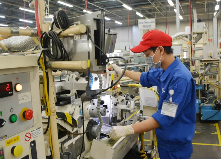 Kinh tế Việt Nam bật dậy sau COVID-19 - Ảnh 1. Kinh tế Việt Nam bật dậy sau COVID-19 - Ảnh 1.