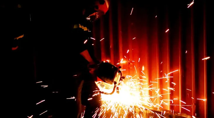 Cháy kho đông lạnh giữa đêm khuya, nhiều tài sản bị thiêu rụi - Ảnh 6. Cháy kho đông lạnh giữa đêm khuya, nhiều tài sản bị thiêu rụi - Ảnh 6.