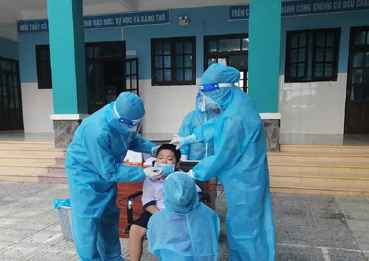 2 trường học TP Hồ Chí Minh đã bắt đầu dạy trực tiếp - Ảnh 2. 2 trường học TP Hồ Chí Minh đã bắt đầu dạy trực tiếp - Ảnh 2.