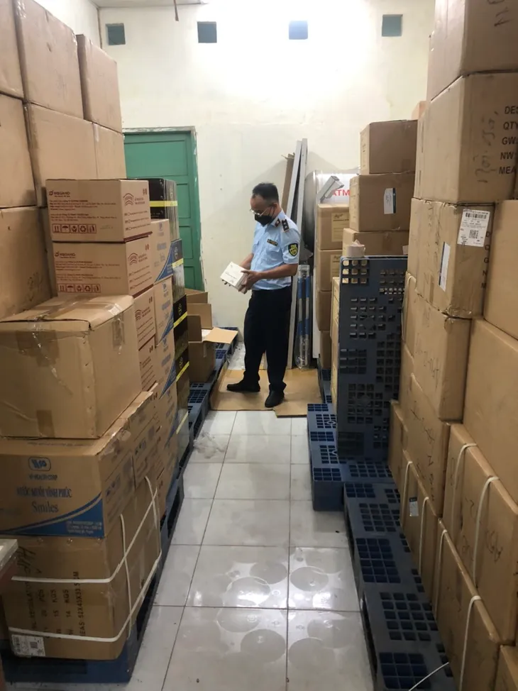 Phát hiện gần 10.000 khẩu trang nghi giả nhãn hiệu 3M - Ảnh 2. Phát hiện gần 10.000 khẩu trang nghi giả nhãn hiệu 3M - Ảnh 2.