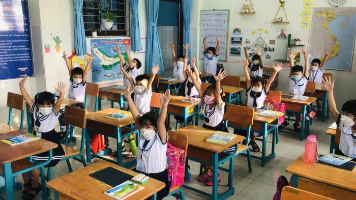 TP Hồ Chí Minh: Học sinh lớp 1, lớp 9 và lớp 12 vẫn đi học trực tiếp từ 13/12 - Ảnh 1. TP Hồ Chí Minh: Học sinh lớp 1, lớp 9 và lớp 12 vẫn đi học trực tiếp từ 13/12 - Ảnh 1.