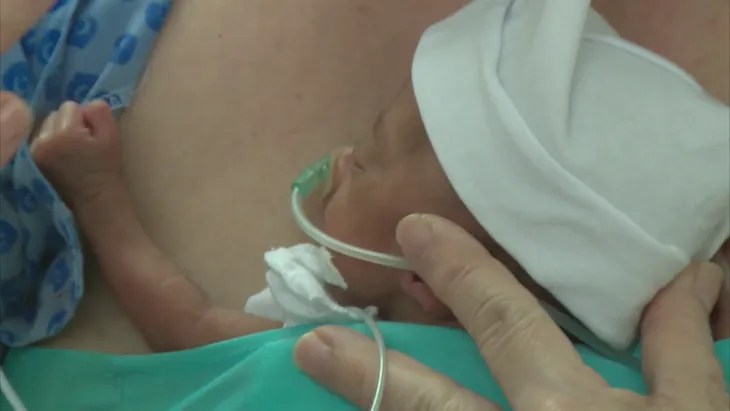 PTL Bình yên con nhé: Thắt lòng 2 bé sơ sinh mồ côi vì COVID-19, gánh nặng đặt lên vai ông bà - Ảnh 4. PTL Bình yên con nhé: Thắt lòng 2 bé sơ sinh mồ côi vì COVID-19, gánh nặng đặt lên vai ông bà - Ảnh 4.