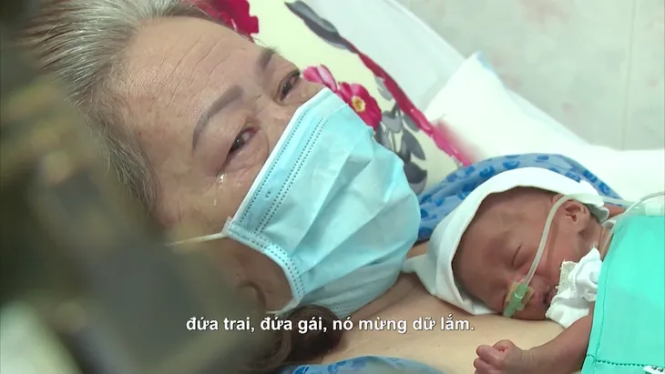 PTL Bình yên con nhé: Thắt lòng 2 bé sơ sinh mồ côi vì COVID-19, gánh nặng đặt lên vai ông bà - Ảnh 3. PTL Bình yên con nhé: Thắt lòng 2 bé sơ sinh mồ côi vì COVID-19, gánh nặng đặt lên vai ông bà - Ảnh 3.