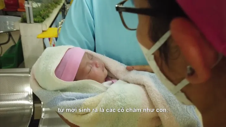 PTL Bình yên con nhé: Thắt lòng 2 bé sơ sinh mồ côi vì COVID-19, gánh nặng đặt lên vai ông bà - Ảnh 7. PTL Bình yên con nhé: Thắt lòng 2 bé sơ sinh mồ côi vì COVID-19, gánh nặng đặt lên vai ông bà - Ảnh 7.