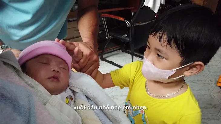 PTL Bình yên con nhé: Thắt lòng 2 bé sơ sinh mồ côi vì COVID-19, gánh nặng đặt lên vai ông bà - Ảnh 9. PTL Bình yên con nhé: Thắt lòng 2 bé sơ sinh mồ côi vì COVID-19, gánh nặng đặt lên vai ông bà - Ảnh 9.