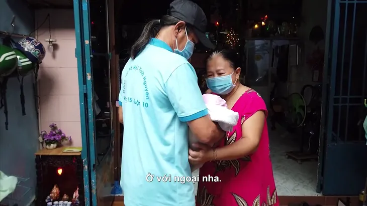 PTL Bình yên con nhé: Thắt lòng 2 bé sơ sinh mồ côi vì COVID-19, gánh nặng đặt lên vai ông bà - Ảnh 8. PTL Bình yên con nhé: Thắt lòng 2 bé sơ sinh mồ côi vì COVID-19, gánh nặng đặt lên vai ông bà - Ảnh 8.