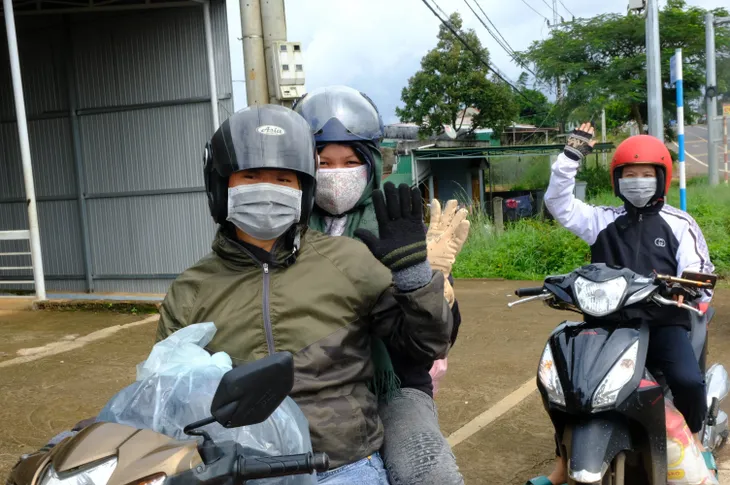 Tiêm vaccine COVID-19 tập trung cho người dân quay trở lại TP Hồ Chí Minh - Ảnh 1. Tiêm vaccine COVID-19 tập trung cho người dân quay trở lại TP Hồ Chí Minh - Ảnh 1.