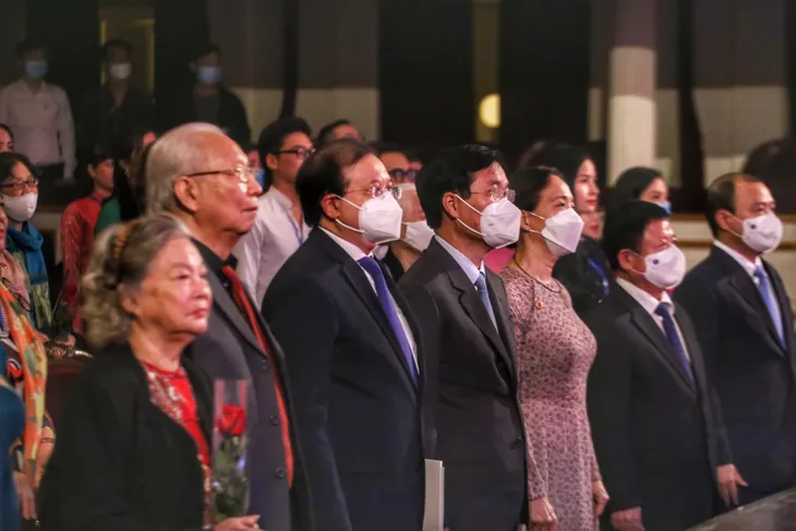 Nghệ sĩ hội ngộ kỷ niệm Tuần lễ 100 năm Sân khấu kịch nói Việt Nam - Ảnh 5. Nghệ sĩ hội ngộ kỷ niệm Tuần lễ 100 năm Sân khấu kịch nói Việt Nam - Ảnh 5.