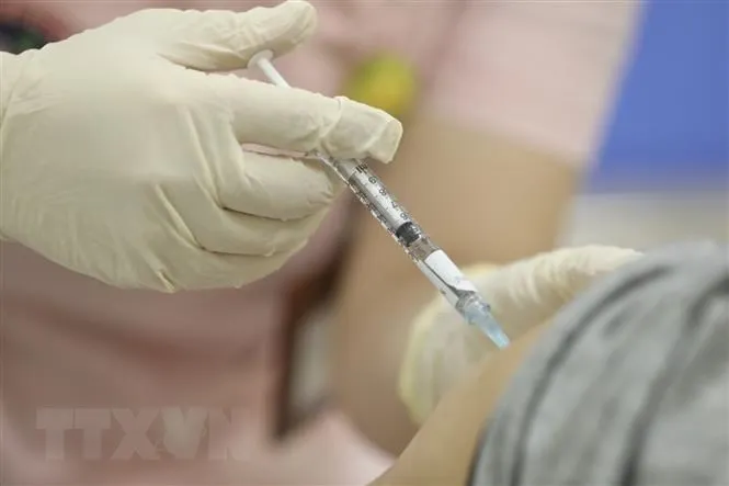 Phụ huynh ủng hộ tiêm vaccine cho trẻ em - Ảnh 1. Phụ huynh ủng hộ tiêm vaccine cho trẻ em - Ảnh 1.