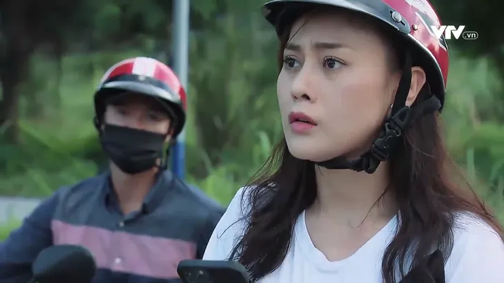 Hương vị tình thân: Ông Tấn bị bắt, Thy thoát chết nhưng có chịu quả báo? - Ảnh 1. Hương vị tình thân: Ông Tấn bị bắt, Thy thoát chết nhưng có chịu quả báo? - Ảnh 1.