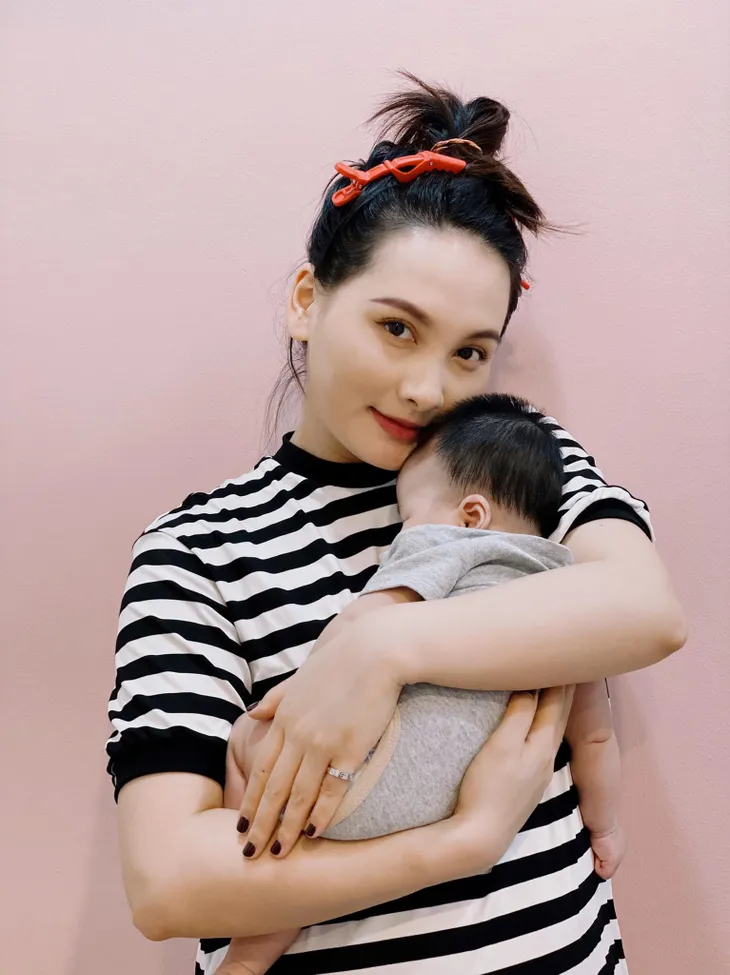 Nhan sắc thay đổi của Bảo Thanh từ sau sinh con gái - Ảnh 4. Nhan sắc thay đổi của Bảo Thanh từ sau sinh con gái - Ảnh 4.
