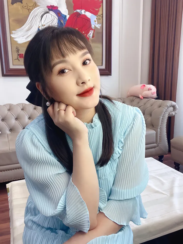 Nhan sắc thay đổi của Bảo Thanh từ sau sinh con gái - Ảnh 8. Nhan sắc thay đổi của Bảo Thanh từ sau sinh con gái - Ảnh 8.