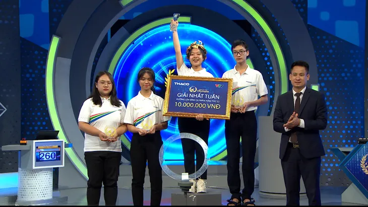 Đường lên đỉnh Olympia 22: Nữ sinh Hà Nội giành vòng nguyệt quế nhờ thành tích khủng - Ảnh 2. Đường lên đỉnh Olympia 22: Nữ sinh Hà Nội giành vòng nguyệt quế nhờ thành tích khủng - Ảnh 2.
