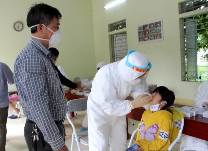 Mở cửa trường học: Làm sao để an toàn? - Ảnh 1. Mở cửa trường học: Làm sao để an toàn? - Ảnh 1.