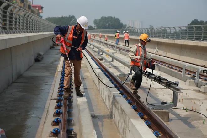 Đường sắt đô thị nằm im vì nút thắt giải phóng mặt bằng - Ảnh 1. Đường sắt đô thị nằm im vì nút thắt giải phóng mặt bằng - Ảnh 1.