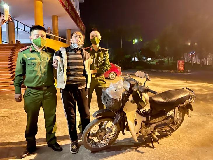 Khen thưởng tập thể, cá nhân phá vụ án giết 3 người trong một gia đình - Ảnh 1.