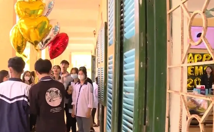 Tiêm vaccine COVID-19 cho học sinh - Chìa khóa cho trường học an toàn - Ảnh 1. Tiêm vaccine COVID-19 cho học sinh - Chìa khóa cho trường học an toàn - Ảnh 1.