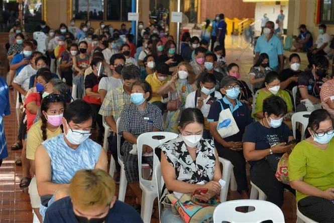 Nỗi lo đại dịch kép khi mùa Đông đang đến gần - Ảnh 3. Nỗi lo đại dịch kép khi mùa Đông đang đến gần - Ảnh 3.