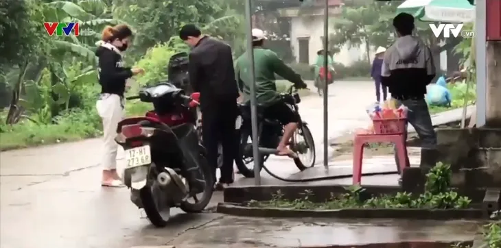 Ẩn họa cháy nổ từ trạm xăng dầu không phép - Ảnh 1. Ẩn họa cháy nổ từ trạm xăng dầu không phép - Ảnh 1.
