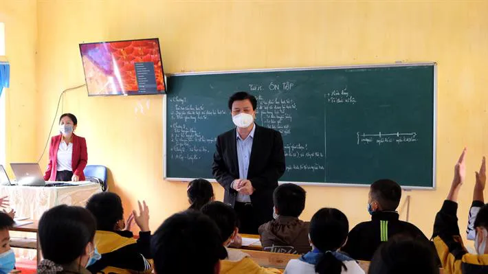 Triển khai chương trình GDPT mới để học sinh được học trong môi trường có chất lượng - Ảnh 1. Triển khai chương trình GDPT mới để học sinh được học trong môi trường có chất lượng - Ảnh 1.