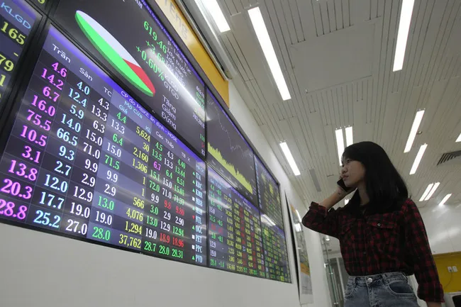 VN-Index vượt xa mốc 1.400 điểm - Ảnh 1. VN-Index vượt xa mốc 1.400 điểm - Ảnh 1.