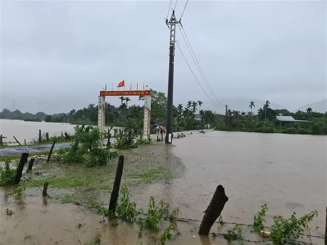 Mưa lớn gây ngập hàng trăm ngôi nhà và thiệt hại sản xuất nông nghiệp ở Đắk Lắk - Ảnh 1. Mưa lớn gây ngập hàng trăm ngôi nhà và thiệt hại sản xuất nông nghiệp ở Đắk Lắk - Ảnh 1.