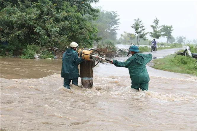 Mưa lớn gây ngập hàng trăm ngôi nhà và thiệt hại sản xuất nông nghiệp ở Đắk Lắk - Ảnh 3. Mưa lớn gây ngập hàng trăm ngôi nhà và thiệt hại sản xuất nông nghiệp ở Đắk Lắk - Ảnh 3.