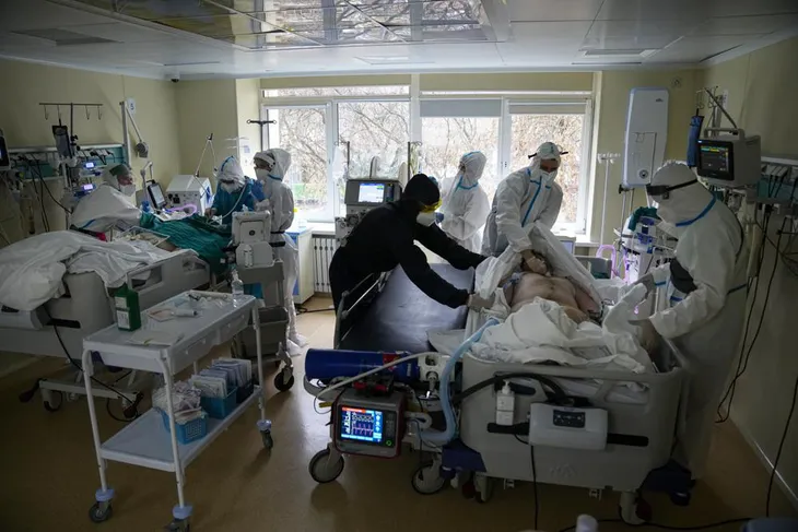Trung Quốc phong tỏa thành phố thứ 3, số ca tử vong do COVID-19/ngày ở Nga cao nhất từ trước đến nay - Ảnh 1. Trung Quốc phong tỏa thành phố thứ 3, số ca tử vong do COVID-19/ngày ở Nga cao nhất từ trước đến nay - Ảnh 1.